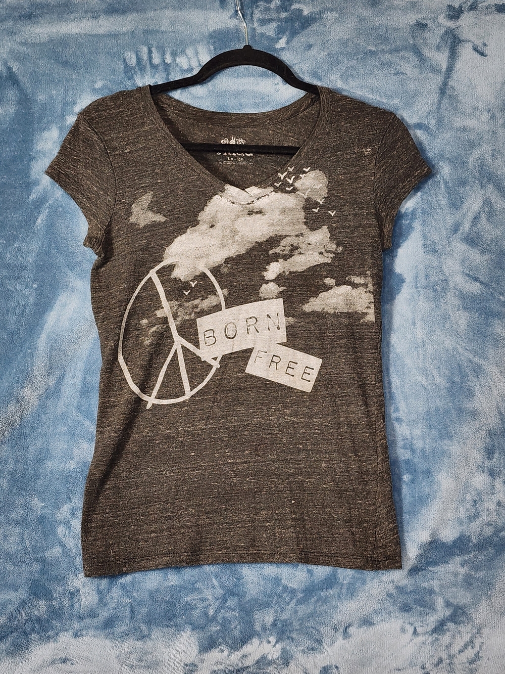 Mudd Charcoal V-Neck 'Born Free' Graphic Tee